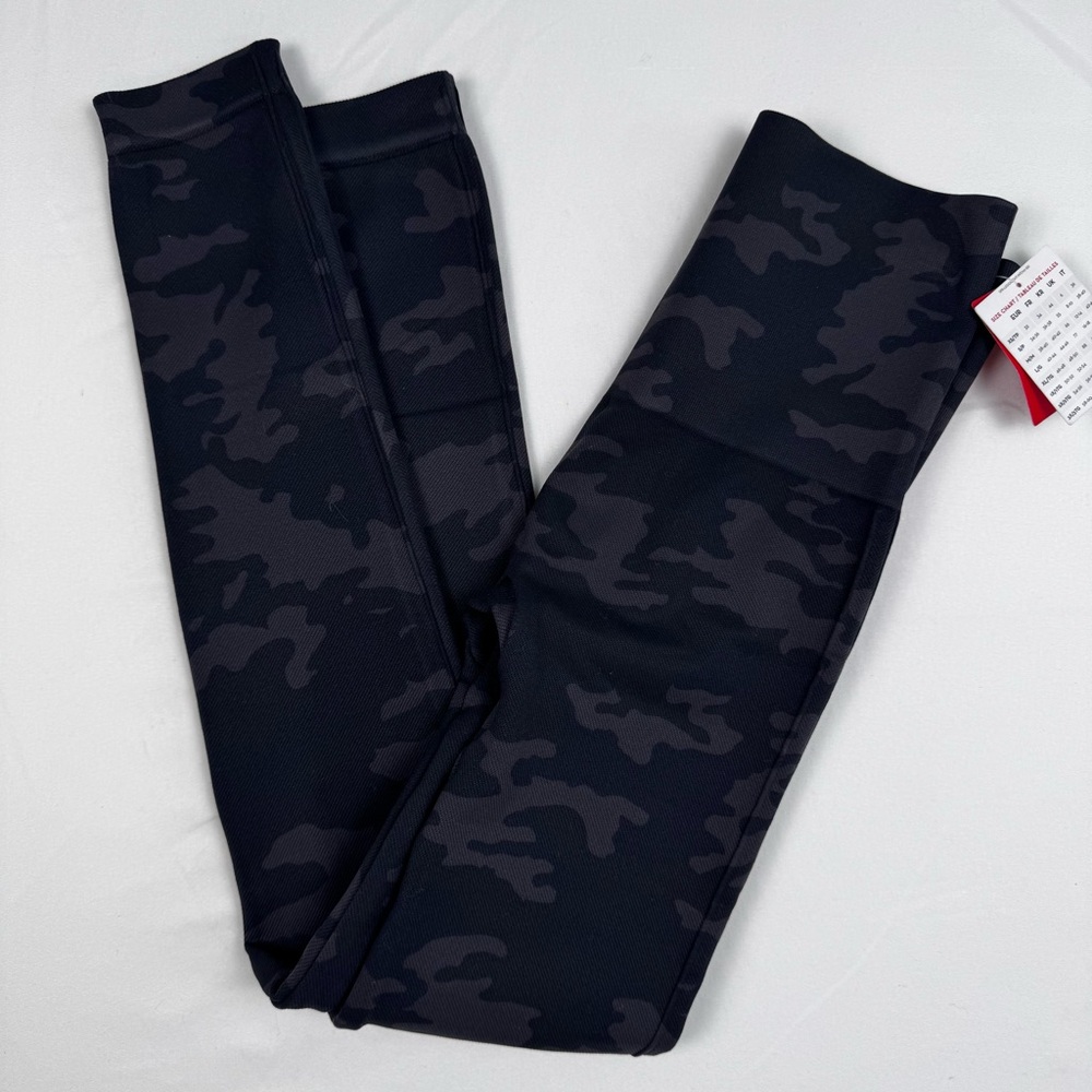 SPANX Women’s Look At Me Now Seamless Leggings Size Small 2-4 BlackCamo‎ Shaping - Picture 4 of 10